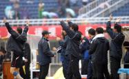 关于球员受伤无法上场，教练组紧急变更首发的信息